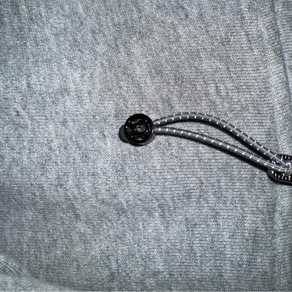 Lululemon - Picture 3 of 4